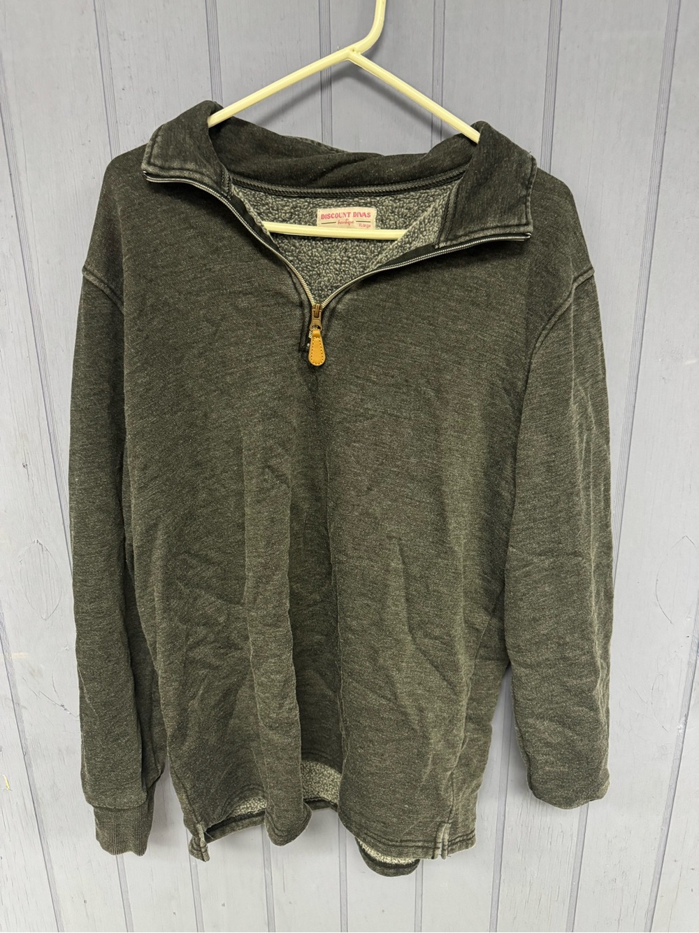 Discount Divas Black Quarter-Zip Fleece Pullover